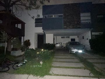 EXCELENTE CASA EN VENTA EN CONDOMINIO NOVATERRA