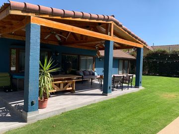 Se vende hermosa y acogedora Casa En Condominio Lo Herrera