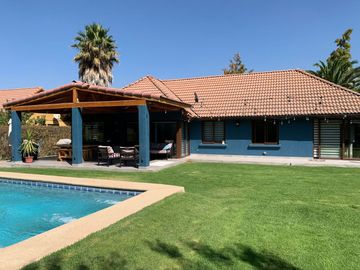 Se vende hermosa y acogedora Casa En Condominio Lo Herrera