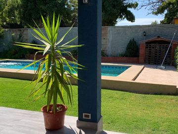 Se vende hermosa y acogedora Casa En Condominio Lo Herrera