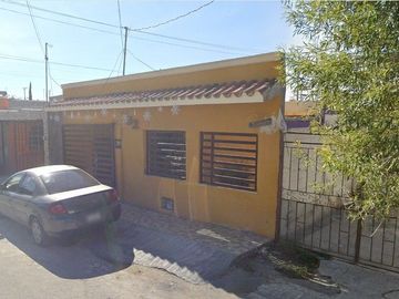 SK18 - Casa en Venta en El Coahuilense 302, Morelos Amp, 25628 Frontera, Coah.(Remate Bancario)