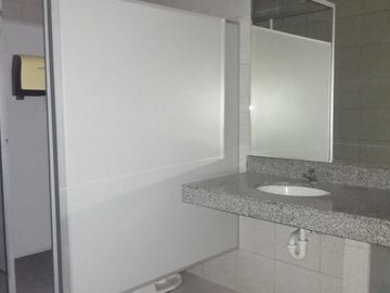 VENTA DE LOCAL COMERCIAL PARA EMPRESAS/BANCOS DE 461m2 - S.J.L