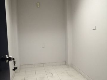 VENTA DE LOCAL COMERCIAL PARA EMPRESAS/BANCOS DE 461m2 - S.J.L