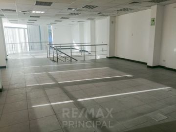 VENTA DE LOCAL COMERCIAL PARA EMPRESAS/BANCOS DE 461m2 - S.J.L