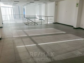 VENTA DE LOCAL COMERCIAL PARA EMPRESAS/BANCOS DE 461m2 - S.J.L