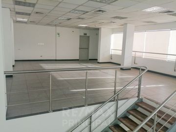 VENTA DE LOCAL COMERCIAL PARA EMPRESAS/BANCOS DE 461m2 - S.J.L