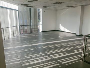 VENTA DE LOCAL COMERCIAL PARA EMPRESAS/BANCOS DE 461m2 - S.J.L