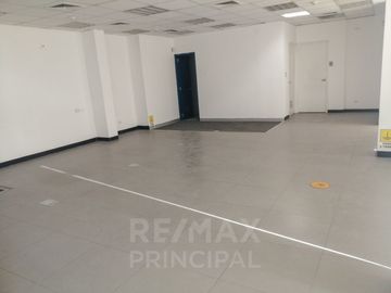 VENTA DE LOCAL COMERCIAL PARA EMPRESAS/BANCOS DE 461m2 - S.J.L