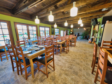 En Venta o Arriendo: Propiedad Comercial de 3ha. con Hotel, Restaurante y Canchas de Tenis en Ruta 5 Sur