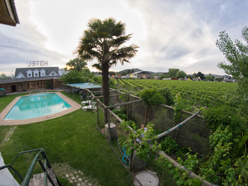 En Venta o Arriendo: Propiedad Comercial de 3ha. con Hotel, Restaurante y Canchas de Tenis en Ruta 5 Sur