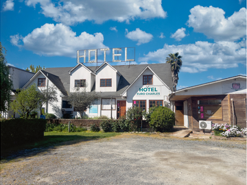 En Venta o Arriendo: Propiedad Comercial de 3ha. con Hotel, Restaurante y Canchas de Tenis en Ruta 5 Sur