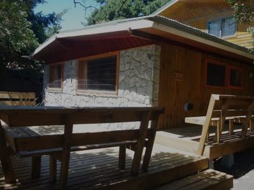 Pucón, en venta una atractiva casa,central primera linea vista panorámica al Lago