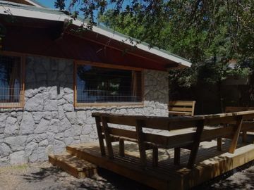 Pucón, en venta una atractiva casa,central primera linea vista panorámica al Lago
