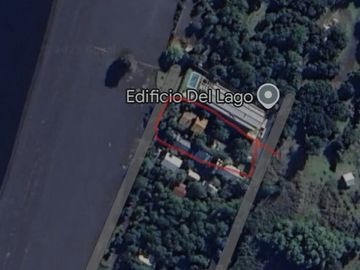 Pucón, en venta una atractiva casa,central primera linea vista panorámica al Lago