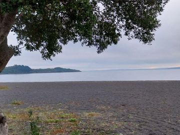 Pucón, en venta una atractiva casa,central primera linea vista panorámica al Lago