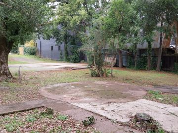 Pucón, en venta una atractiva casa,central primera linea vista panorámica al Lago