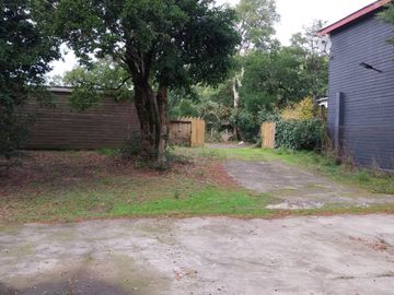 Pucón, en venta una atractiva casa,central primera linea vista panorámica al Lago