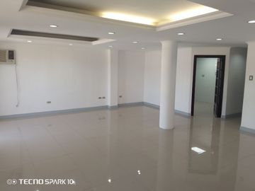 DEPARTAMENTO EN VENTA LOMAS DE URDESA REMODELADO COMPLETO. AREA PRIVADA,SEGURA.