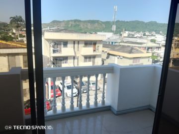 DEPARTAMENTO EN VENTA LOMAS DE URDESA REMODELADO COMPLETO. AREA PRIVADA,SEGURA.