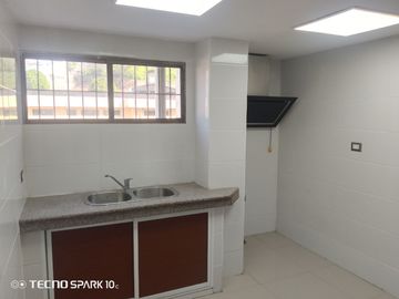 DEPARTAMENTO EN VENTA LOMAS DE URDESA REMODELADO COMPLETO. AREA PRIVADA,SEGURA.
