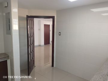 DEPARTAMENTO EN VENTA LOMAS DE URDESA REMODELADO COMPLETO. AREA PRIVADA,SEGURA.