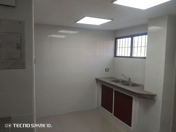DEPARTAMENTO EN VENTA LOMAS DE URDESA REMODELADO COMPLETO. AREA PRIVADA,SEGURA.
