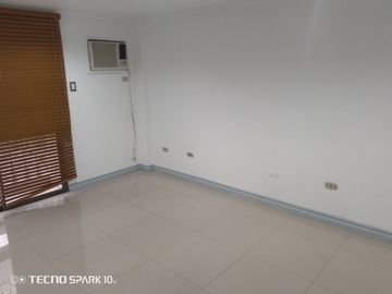 DEPARTAMENTO EN VENTA LOMAS DE URDESA REMODELADO COMPLETO. AREA PRIVADA,SEGURA.