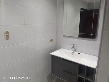 DEPARTAMENTO EN VENTA LOMAS DE URDESA REMODELADO COMPLETO. AREA PRIVADA,SEGURA.