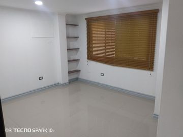 DEPARTAMENTO EN VENTA LOMAS DE URDESA REMODELADO COMPLETO. AREA PRIVADA,SEGURA.