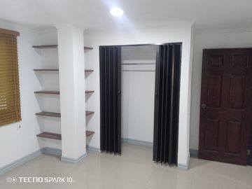 DEPARTAMENTO EN VENTA LOMAS DE URDESA REMODELADO COMPLETO. AREA PRIVADA,SEGURA.