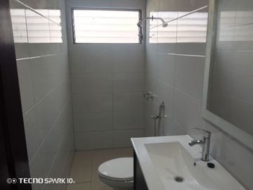 DEPARTAMENTO EN VENTA LOMAS DE URDESA REMODELADO COMPLETO. AREA PRIVADA,SEGURA.