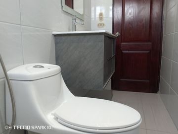 DEPARTAMENTO EN VENTA LOMAS DE URDESA REMODELADO COMPLETO. AREA PRIVADA,SEGURA.