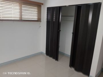 DEPARTAMENTO EN VENTA LOMAS DE URDESA REMODELADO COMPLETO. AREA PRIVADA,SEGURA.