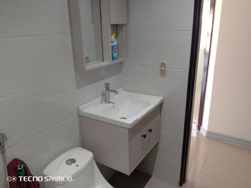 DEPARTAMENTO EN VENTA LOMAS DE URDESA REMODELADO COMPLETO. AREA PRIVADA,SEGURA.