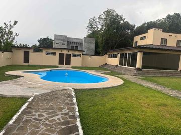 Venta de Quinta en Santiago NL