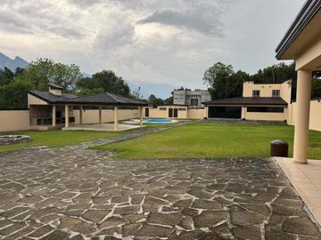 Venta de Quinta en Santiago NL