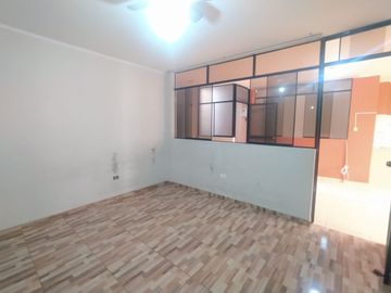 🏡✨ ¡Venta De Casa En Urb.Retablo Con Patio/Terraza Interior✨