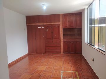 🏡✨ ¡Venta De Casa En Urb.Retablo Con Patio/Terraza Interior✨