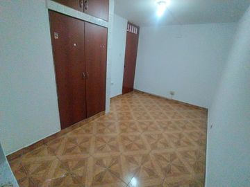 🏡✨ ¡Venta De Casa En Urb.Retablo Con Patio/Terraza Interior✨