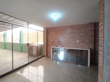 🏡✨ ¡Venta De Casa En Urb.Retablo Con Patio/Terraza Interior✨