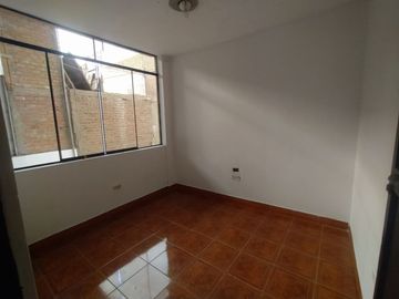🏡✨ ¡Venta De Casa En Urb.Retablo Con Patio/Terraza Interior✨