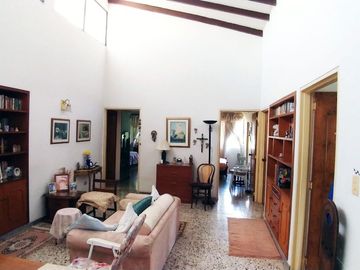 VENDO CASA CIUDAD JARDIN ÁREA LOTE 1.581.48 ÁREA CONSTRUCCIÓN 385M2 VALOR $2.900.000.000