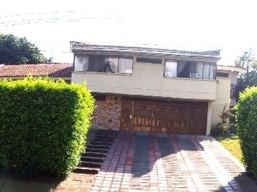 VENDO CASA CIUDAD JARDIN ÁREA LOTE 1.581.48 ÁREA CONSTRUCCIÓN 385M2 VALOR $2.900.000.000