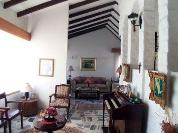 VENDO CASA CIUDAD JARDIN ÁREA LOTE 1.581.48 ÁREA CONSTRUCCIÓN 385M2 VALOR $2.900.000.000