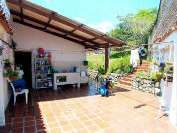 VENDO CASA CIUDAD JARDIN ÁREA LOTE 1.581.48 ÁREA CONSTRUCCIÓN 385M2 VALOR $2.900.000.000