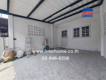 2-storey townhouse, 18 sq m, Lalinthong Village, Srinakarin, near the Samut Prakan Electricity Authority intersection, Srinakarin Road, Old Sukhumvit