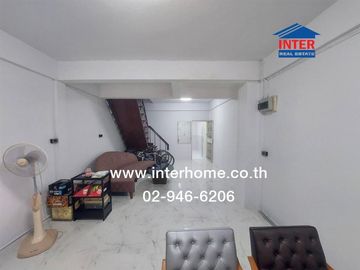 2-storey townhouse, 18 sq m, Lalinthong Village, Srinakarin, near the Samut Prakan Electricity Authority intersection, Srinakarin Road, Old Sukhumvit