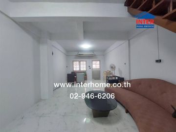 2-storey townhouse, 18 sq m, Lalinthong Village, Srinakarin, near the Samut Prakan Electricity Authority intersection, Srinakarin Road, Old Sukhumvit
