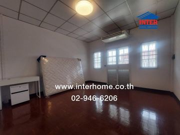 2-storey townhouse, 18 sq m, Lalinthong Village, Srinakarin, near the Samut Prakan Electricity Authority intersection, Srinakarin Road, Old Sukhumvit