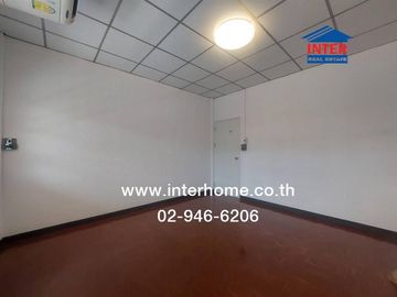 2-storey townhouse, 18 sq m, Lalinthong Village, Srinakarin, near the Samut Prakan Electricity Authority intersection, Srinakarin Road, Old Sukhumvit